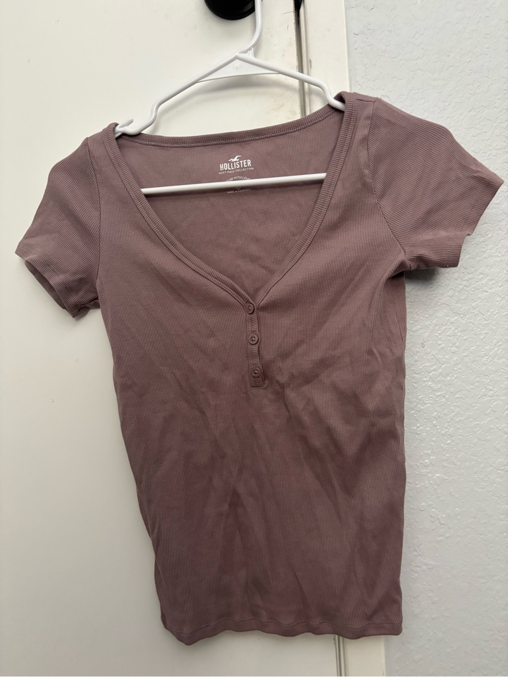 Hollister Ribbed V-Neck Henley Short Sleeve Tee